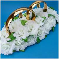 Свадебное украшение "Белые розы" - большие кольца на автомобиль жениха и невесты