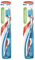 Aquafresh Зубная щетка In-Between Clean, средняя жесткость, 2 шт