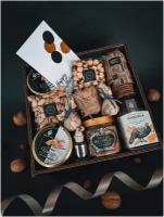 Подарочный набор мужской bon marche spb подарок мужу / мужчине в деревянной коробке "мясные деликатесы из дичи" премиум подарок на день рождения