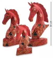 10-014 Фигурка "Лошадь" набор из трех 25,20,15 см (батик, о. Ява)