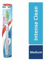 Зубная щетка Aquafresh Intense Clean Интенсивное очищение (30004)