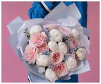 Букет "Улыбка" пионовидные розовые розы, пионы белые, оксипеталум голубой, красивый букет цветов, пионов, шикарный, цветы премиум, роза
