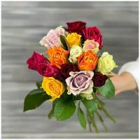 Букет живых цветов из 13 разноцветных роз с лентой 40см микс