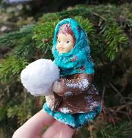 Ватная елочная игрушка - девочка со снежным шаром