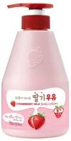 Лосьон для тела с экстрактом клубники Welcos Kwailnara Strawberry Milk Body Lotion, 560 мл