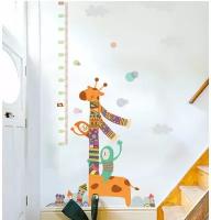 Интерьерная наклейка Ростомер "Жираф в шарфике". Размер композиции на стене 160*87 см