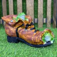 Фигурное кашпо "Ботинок с лягушками" коричневое, 24х14х14см